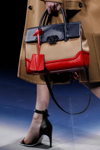 Look 50